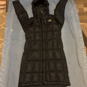 The north face long puffer size women’s medium.  Top-of-the-line.